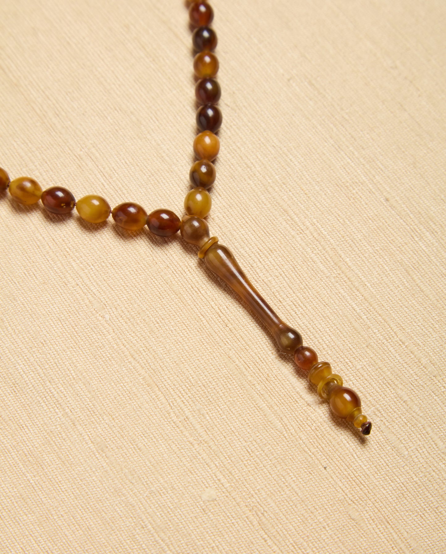 The Ancora Necklace in Mixed Brown Resin