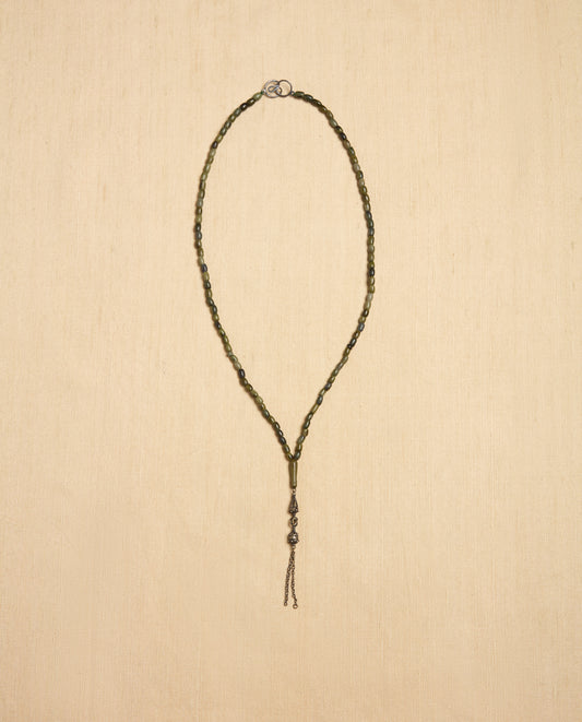 The Ancora Necklace in Dark Green Serpentine