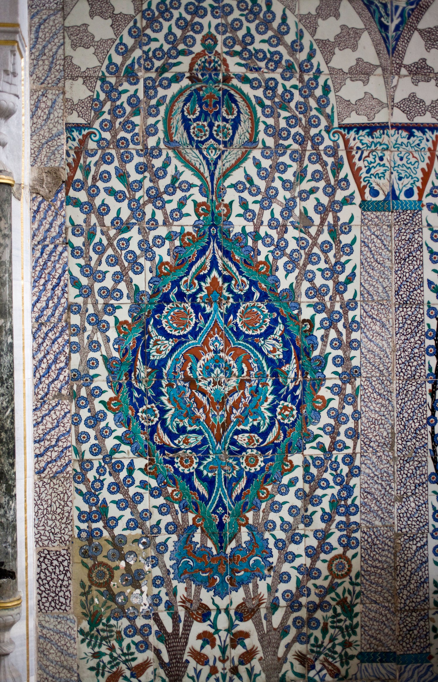 Tiles in Topkapi Harem. 