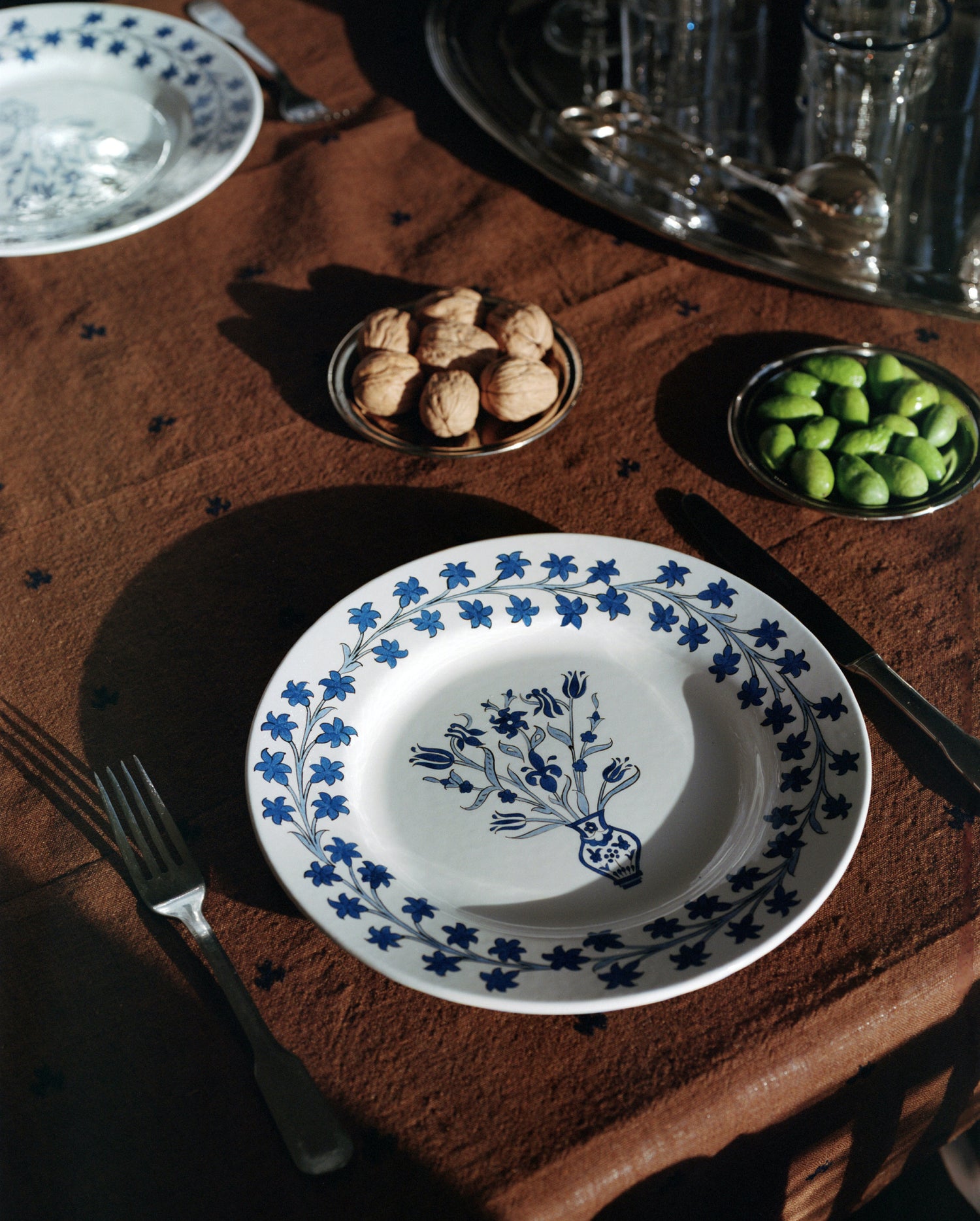 LEVANT's Paradiso Plate, hand painted in Iznik.