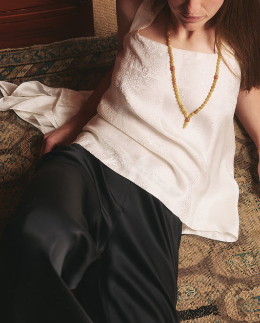 The Ancora Necklace in Amber