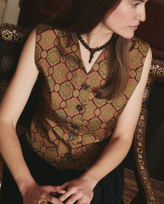 The Ancora Necklace in Black Amber