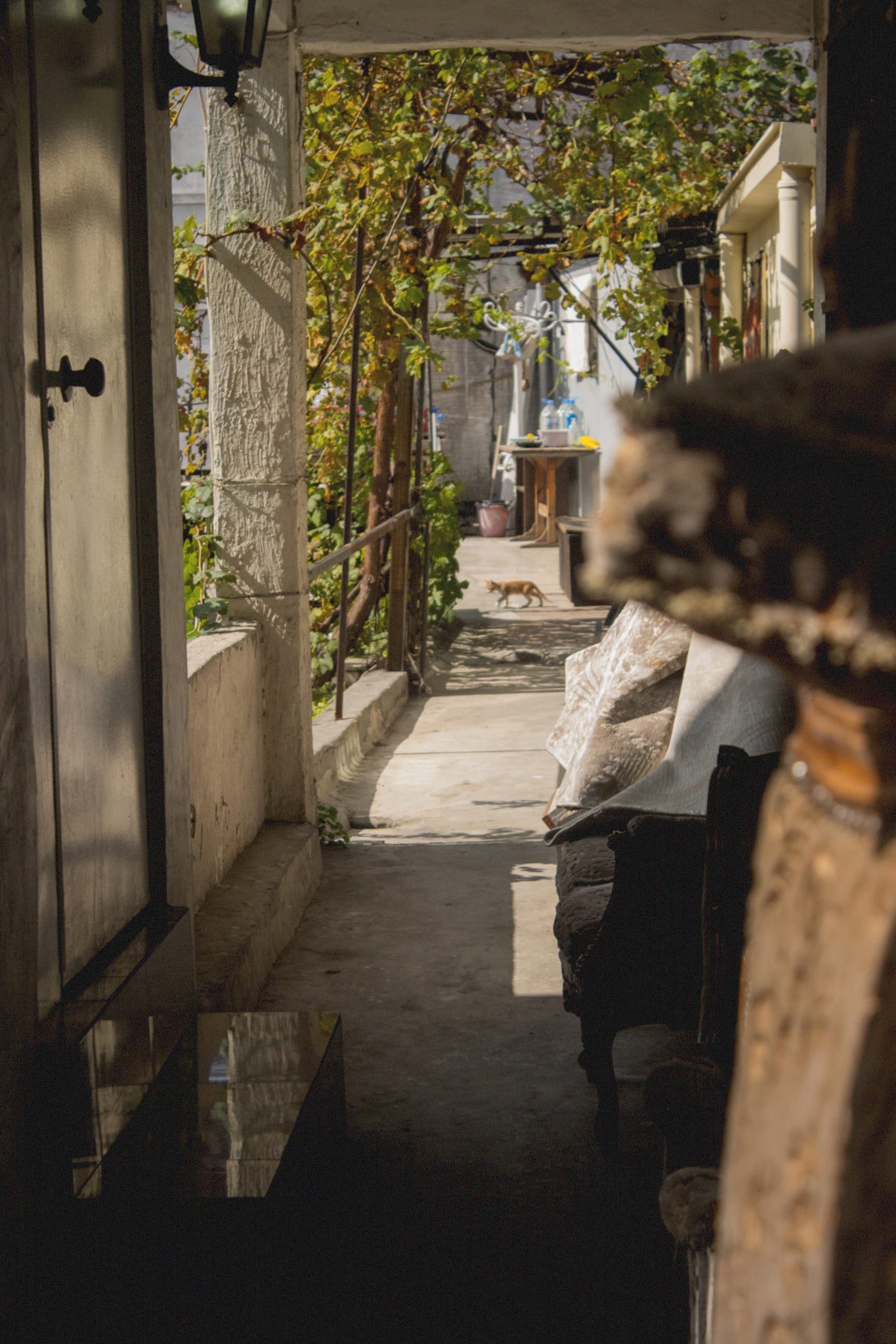 A dusty alley in the Iç Cebeci Han.